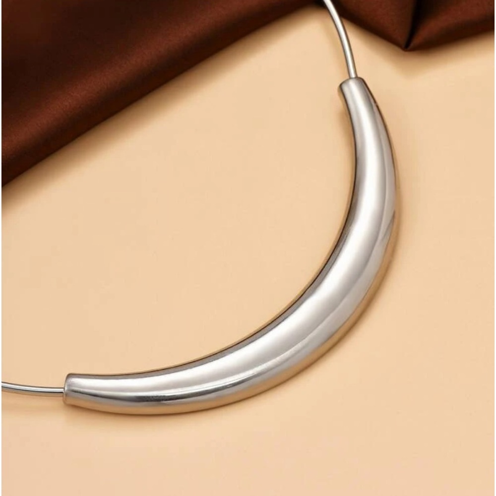 Beautiful Silver Minimalist Solid Necklace Nwot - image 3